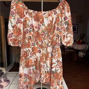 Akaiv Off-Shoulder Floral Top